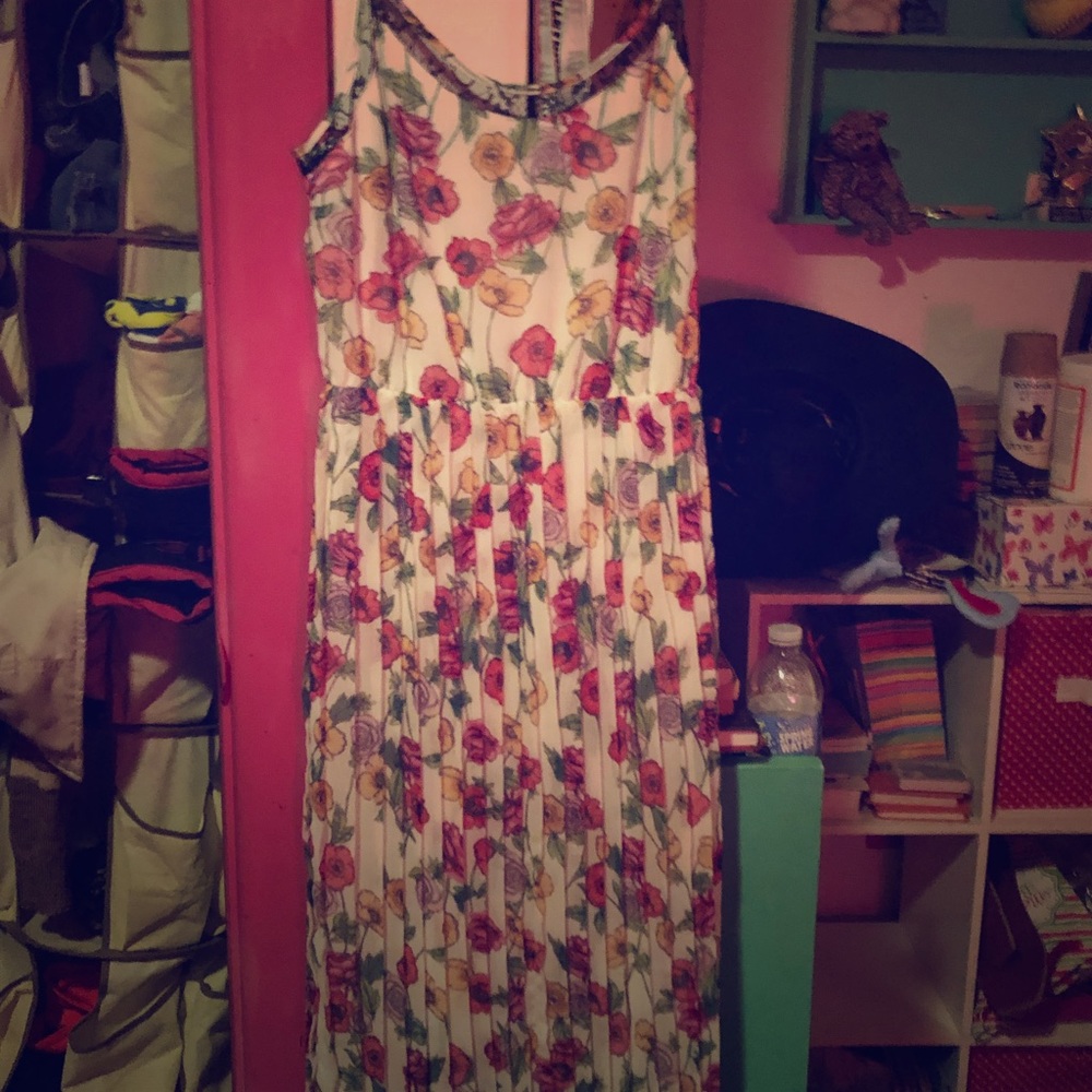 White flower dress women’s extra small.